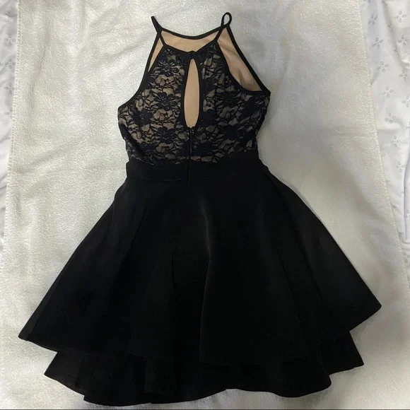 Macy’s Emerald Sundae Floral Flowy Skater Lace Dress - Picture 2 of 6